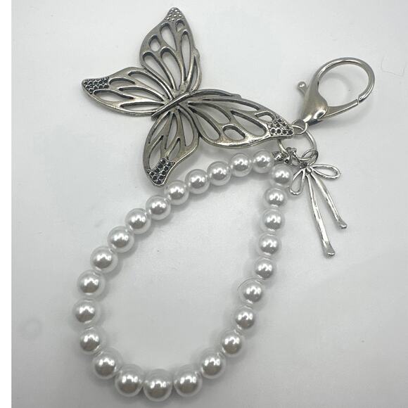 Bag/purse Charm, Butterfly with white faux pearls and bow, silver tone Brand New - Picture 2 of 5